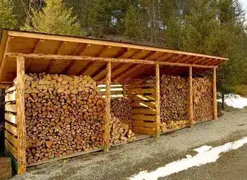 Piles de bois sec